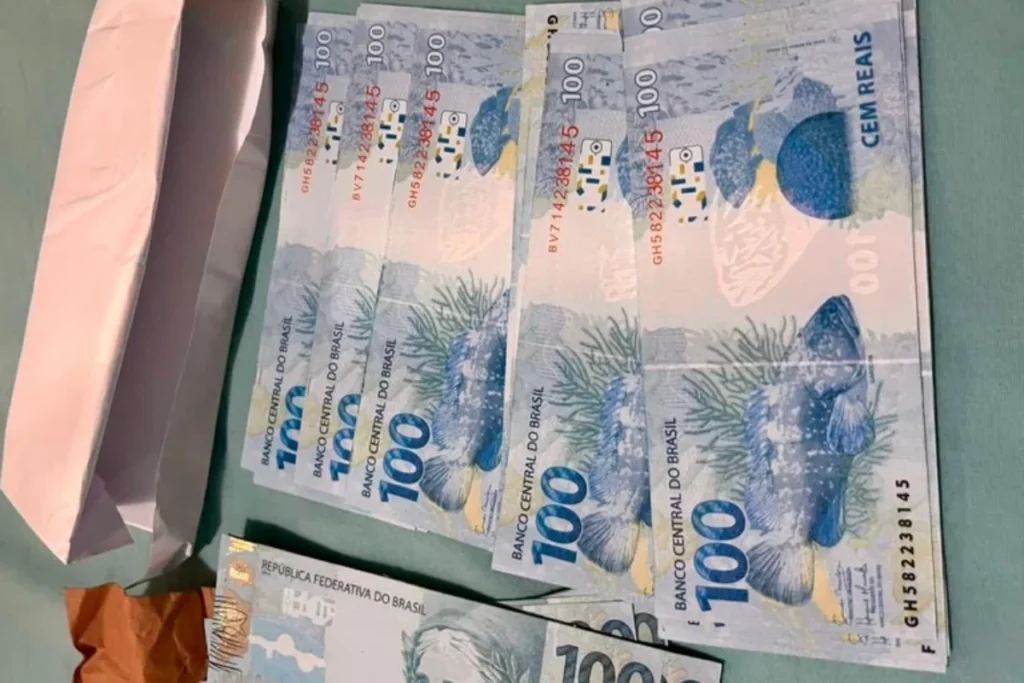PF apreende R$ 5 mil em notas falsas e prende suspeito