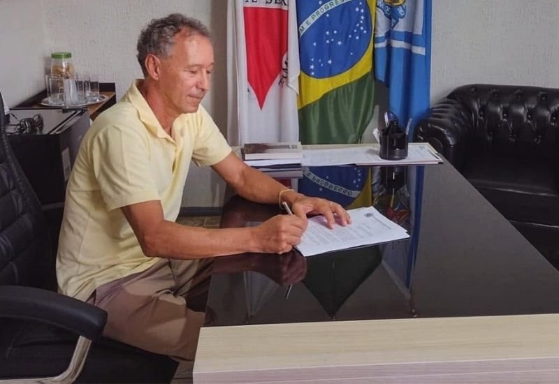 Prefeito de Itamarati de Minas é levado durante assalto à residência