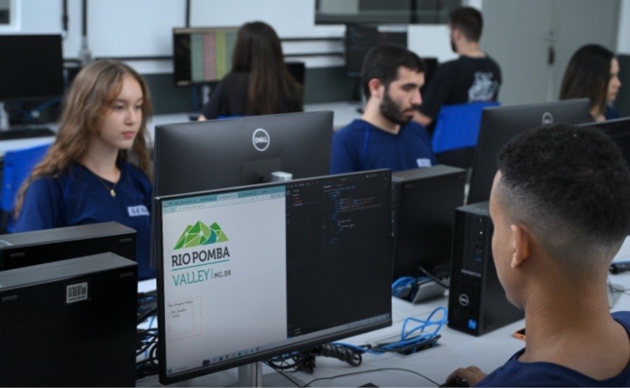 Curso gratuito de IA vai formar talentos na Zona da Mata