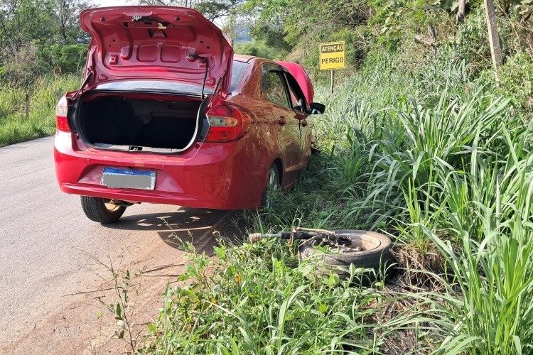 Roda de carro se solta e deixa motorista ferido, em Muriaé