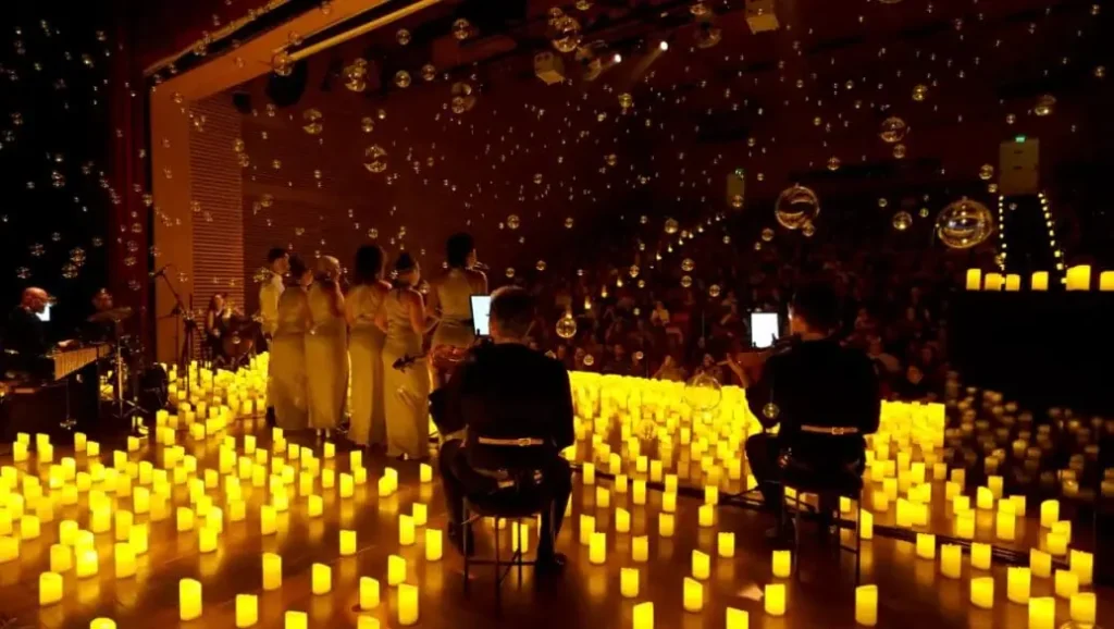 Clássicos do rock ganham arranjos especiais em concerto à luz de velas