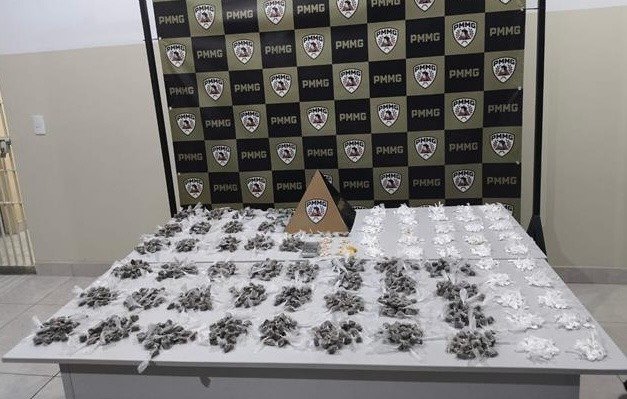 Polícia Militar apreende quase 2 mil porções de drogas em Muriaé