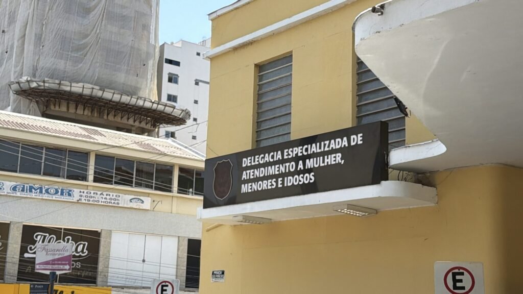 Professor é preso suspeito de importunação sexual contra aluna, em Muriaé