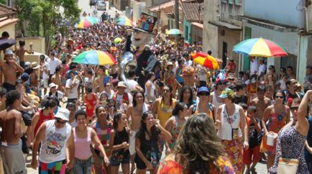 O tradicional carnaval de blocos de rua e marchinh