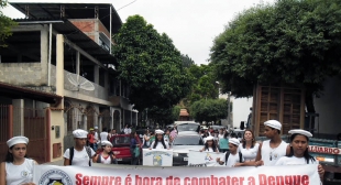 A passeata seguiu at&eacute; a Pra&ccedil;a em frente &agrave; Faculdad