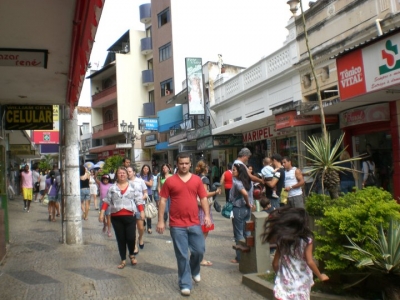 Cal&ccedil;ad&atilde;o em Cataguases re&uacute;ne lojas de diversos segmentos