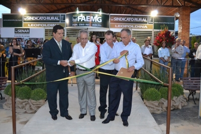 O desenlace da fita marca a abertura oficial da Expoleo 2014