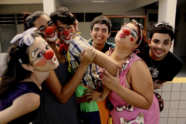 Equipe de palha&ccedil;os do Instituto, que desenvolve trabalhos em teatro e junto a idosos e doentes 