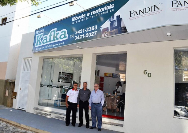 H&eacute;lio, Ant&ocirc;nio S&eacute;rgio e Jos&eacute; Pandin durante a inaugura&ccedil;&atilde;o do showroom