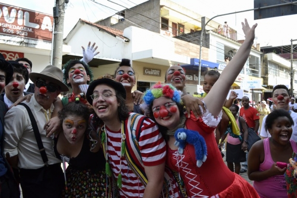 Artistas, professores, oficineiros, participantes estar&atilde;o no Cortejo de Natal do Instituto Francisca de Souza Peixoto