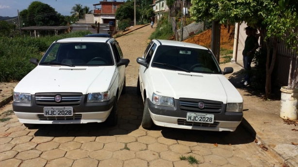 Os dois carros foram localizados no alto do Bairro Leonardo, nesta manh&atilde; de s&aacute;bado