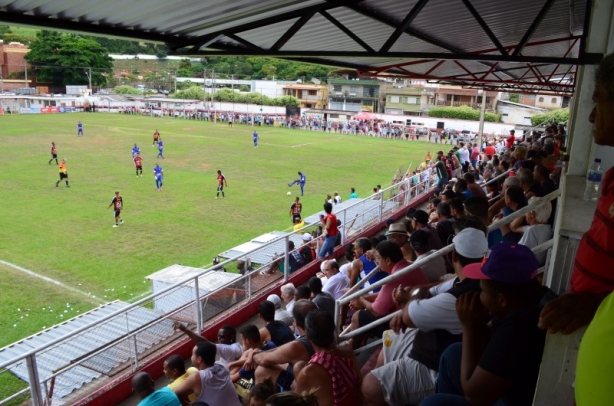 Com est&aacute;dio cheio, Ideal e Ribeiro Junqueira fizeram uma &oacute;tima partida