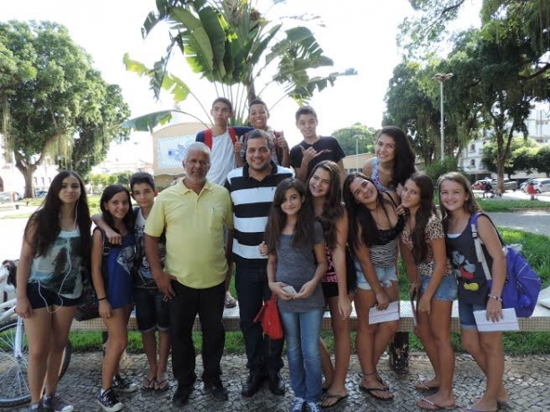 Jovens que estavam na Pra&ccedil;a Santa Rita no momento em que o sinal foi liberado, aprovaram a iniciativa