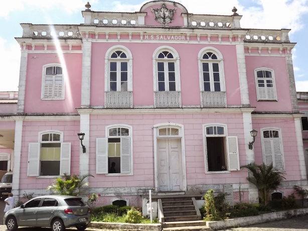 Fachada do Hospital S&atilde;o Salvador que aguarda ser reformado (foto: Jornal Jamapar&aacute;)