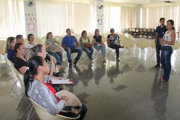 A Secretaria Municipal de Educa&ccedil;&atilde;o vem realizando discuss&otilde;es tem&aacute;ticas visando a elabora&ccedil;&atilde;o do Plano