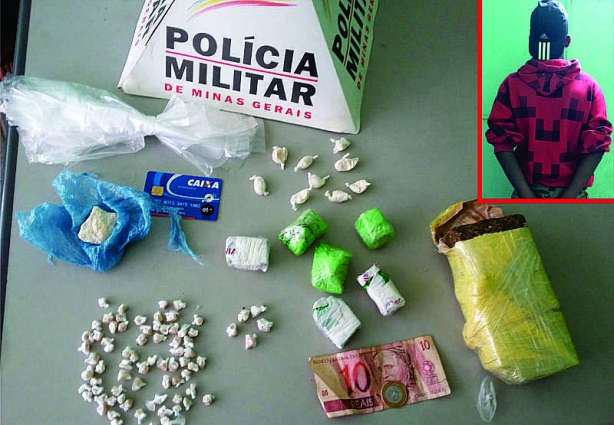 Iago, no destaque, e a droga encontrada pela Polícia em sua casa