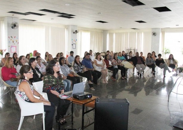 A solenidade de posse aconteceu na sede da Secretaria Municipal de Educa&ccedil;&atilde;o