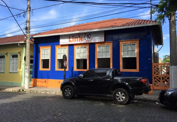 A Fachada da empresa que tem sua sede na praça Rui Barbosa