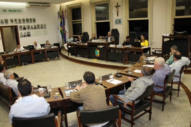 Os vereadores aprovaram a cria&ccedil;&atilde;o de um loteamento na entrada da Vila Reis que vai urbanizar toda aquela regi&atilde;o