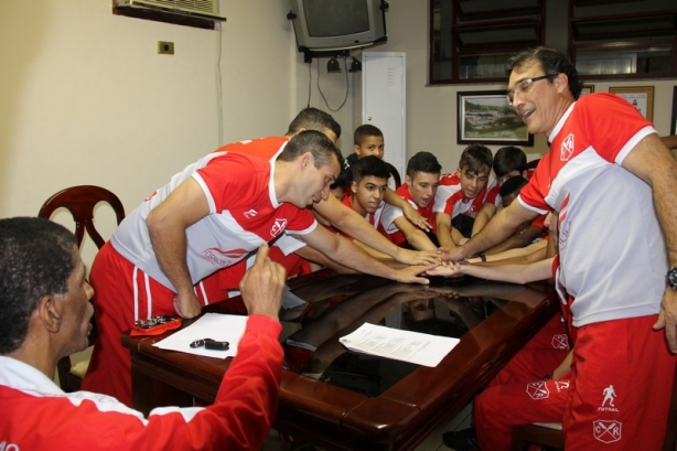 a equipe do Remo fez sua primeira partida desta semifinal na noite desta sexta-feira, 14