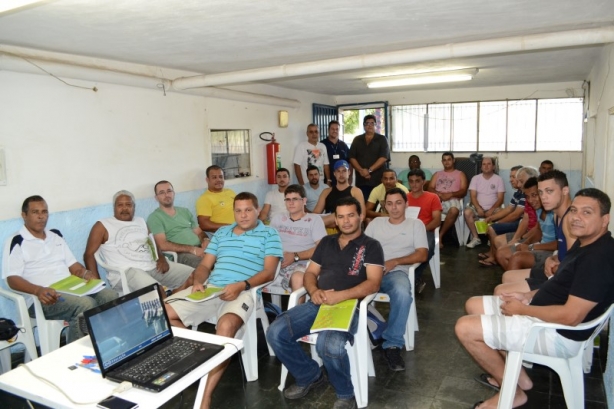 O curso &eacute; ministrado de manh&atilde; e &agrave; tarde para 48 motoristas no total 