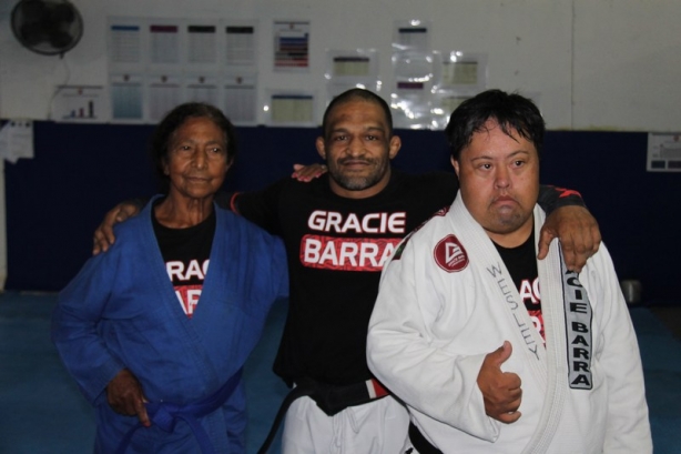 Dona Rosalina, Caetano e Manuel, o novo faixa preta de Jiu-Jitsu de Cataguases