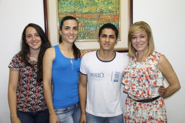 Juliana Iennaco com as graduandas do 6&ordm; per&iacute;odo de de Pedagogia da FIC-Unis