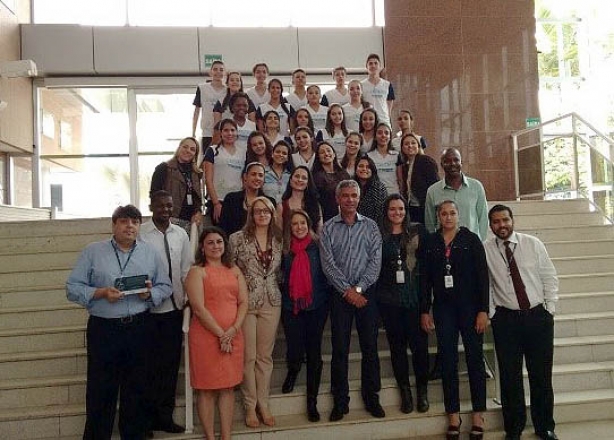 Os alunos do &quot;Projeto Encantando&quot; estiveram em Bras&iacute;lia  participando do 2&ordm; Encontro de Jovens Cooperativistas