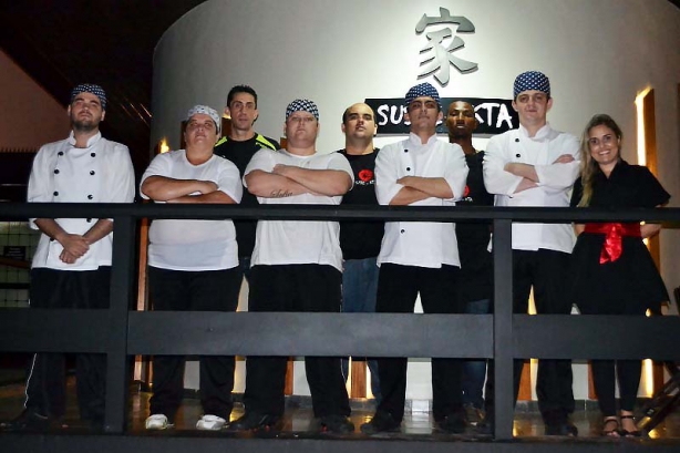 Equipe do Sushi Kta fez a pr&eacute;-inaugura&ccedil;&atilde;o nesta sexta-feira, na nova casa, da Rua dos Estudantes