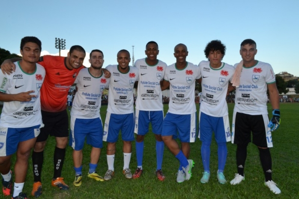 Jogadores famosos e artistas vieram participar do jogo beneficente neste s&aacute;bado