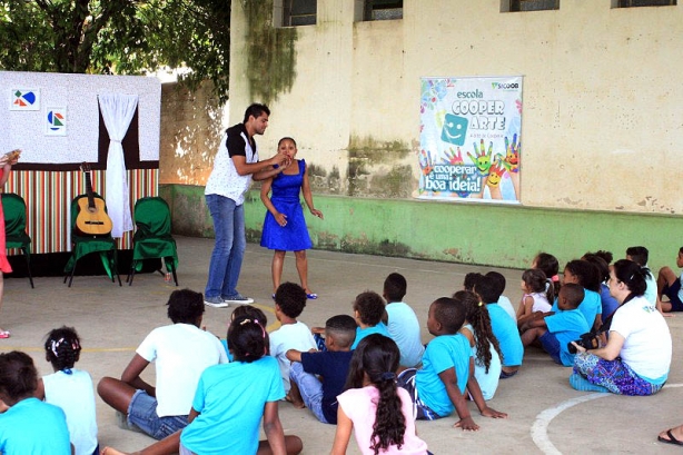 As duas apresenta&ccedil;&otilde;es de estreia do Projeto na Escola Enedina Prata encantaram os alunos 