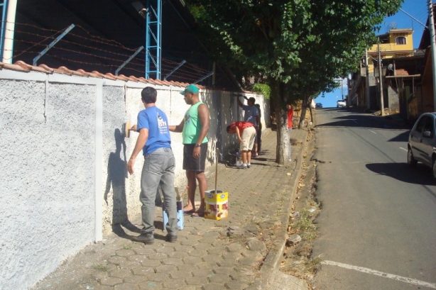 Os detentos pintaram as paredes, colocaram pisos e trocaram os forros de teto das salas de aula e das oficinas de trabalho