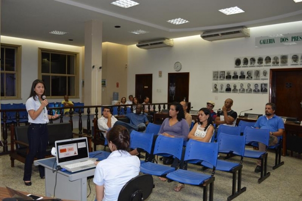 A engenheira ambiental, Let&iacute;cia Leal Ferreira, detalhou o Plano que agora ser&aacute; encaminhado para vota&ccedil;&atilde;o pelo Legislativo