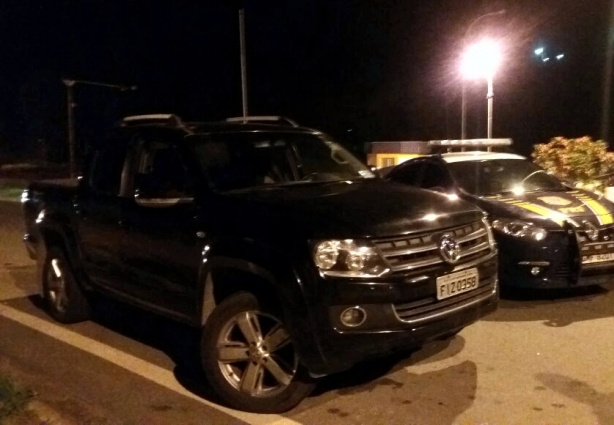 A Amarok foi apreendida durante fiscalização da PRF de Leopoldina