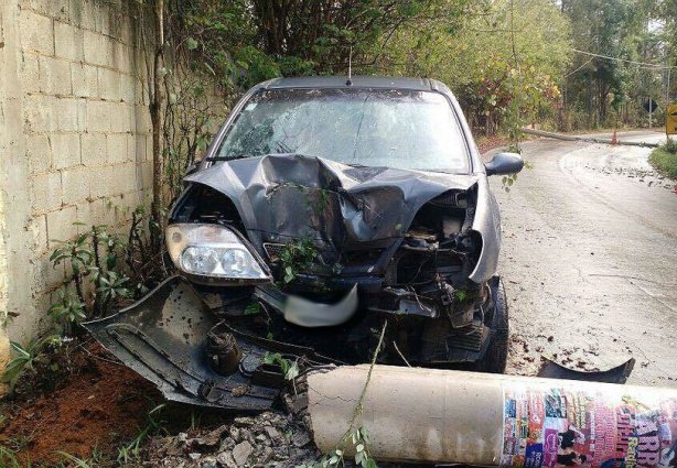 As três pessoas que estavam no veículo não se feriram, mas a condutora não tinha carteira de habilitação