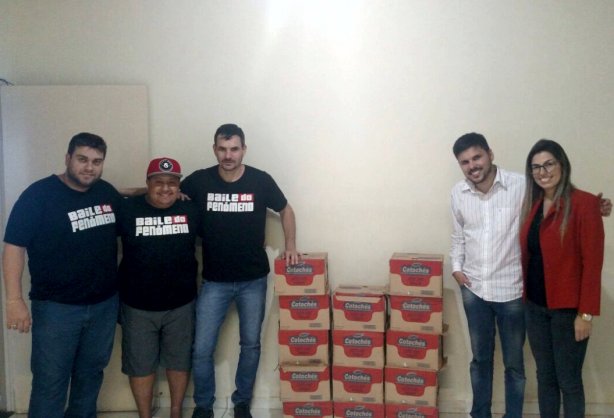 O leite foi doado &agrave; APAE na sexta-feira pela equipe da Boate O&aacute;sis