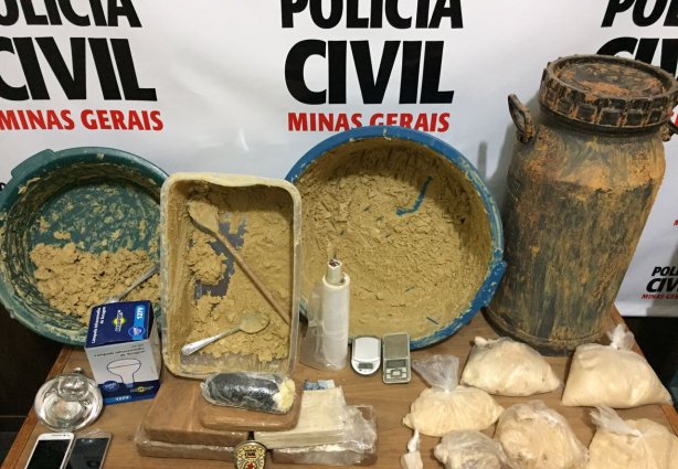 Parte da droga estava enterrada e foi localizada com a ajuda de cães farejadores