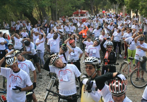 No passeio do ano passado, os participantes fizeram alongamento e seguiram um itinerário previamente traçado pela organização do evento