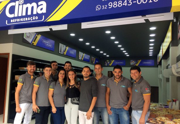 Os sócios e funcionários da Clima Refrigeração das duas lojas, estiveram presentes à inauguração em Cataguases