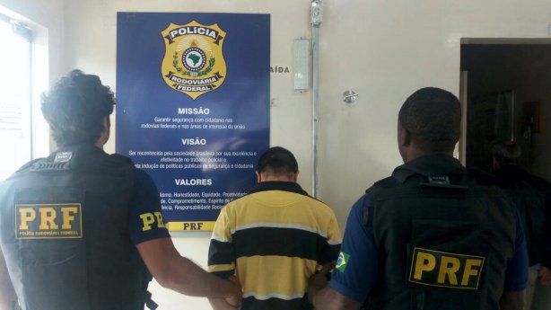 O suspeito foi preso em flagrante e levado para a Delegacia de Pol&iacute;cia Civil