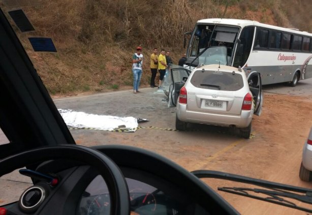 Apenas o motorista do carro de passeio, de 37 anos, morreu na colisão. Os demais nada sofreram