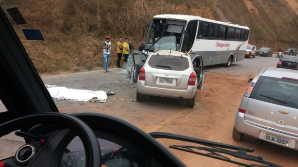 Apenas o motorista do carro de passeio, de 37 anos, morreu na colis&atilde;o. Os demais nada sofreram