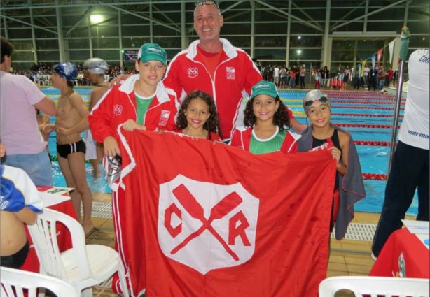 Josias Toledo com os atletas que participaram da competição em Belo Horizonte