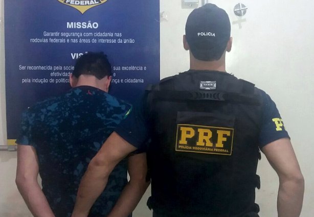 Ele foi preso durante fiscalização feita pela PRF em frente ao Posto daquela corporação em Leopoldina