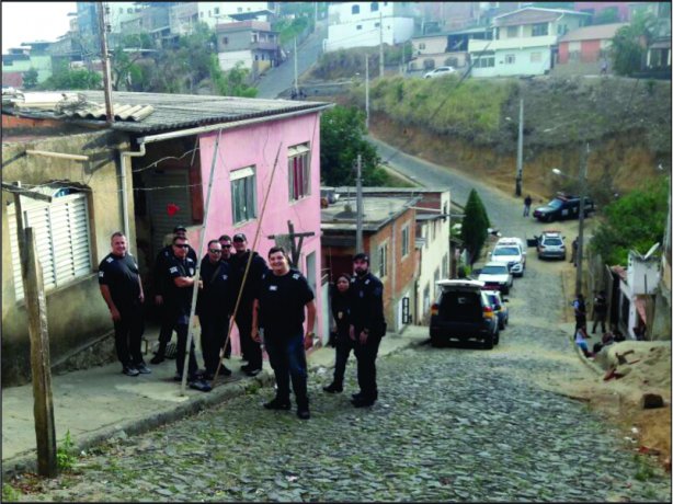 Durante a a&ccedil;&atilde;o foram cumpridos quatro mandados de pris&atilde;o, informou o delegado Carlos Roberto