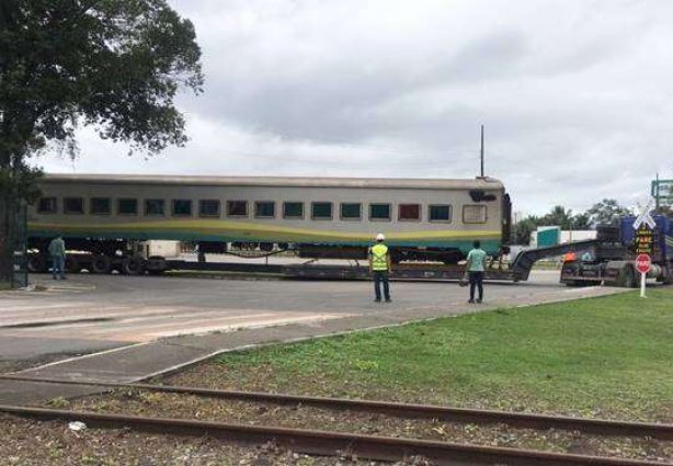 Um dos vagões saiu de Vitória para ser reformado em Recreio