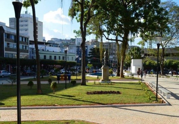 A praça Félix Martins foi toda reformada pelo poder público, ação que pode ser também realizada pela iniciativa privada