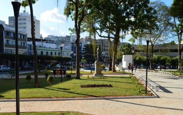 A pra&ccedil;a F&eacute;lix Martins foi toda reformada pelo poder p&uacute;blico, a&ccedil;&atilde;o que pode ser tamb&eacute;m realizada pela iniciativa privada