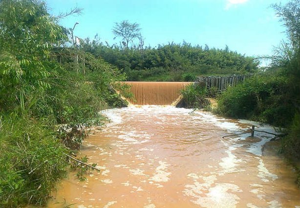 Um dos locais de captação de água em Ubá: racionamento volta ao município com estiagem