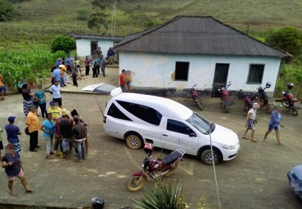 Os corpos foram encontrados pela filha de sete anos do casal (Foto: Paulo Roberto)